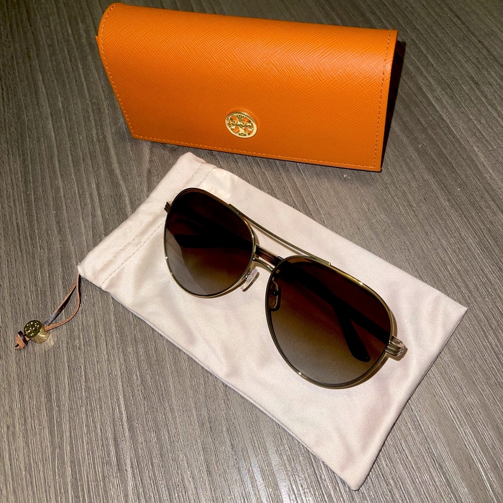 Brand-New, Never Worn Tory Burch Aviator Sunglasses (Large)